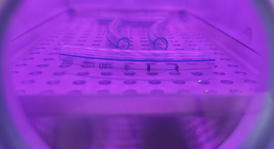 PEEK醫(yī)療導(dǎo)管等離子體接枝改性提升生物相容性